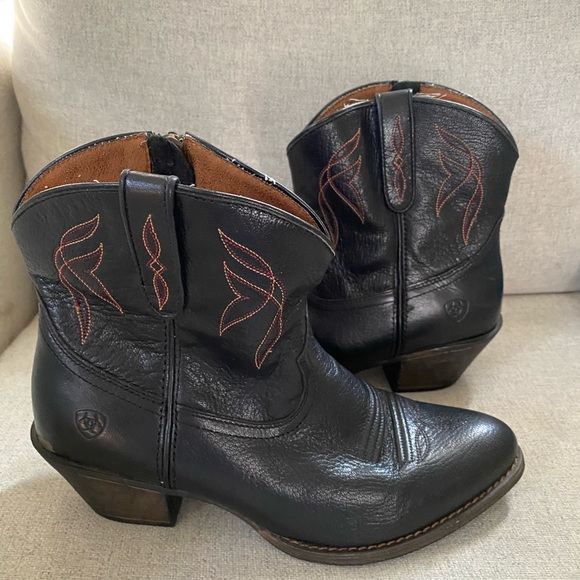 Ariat Black Leather boho coastal cowgirl Ankle Boots with Brown Accents - Picture 10 of 15